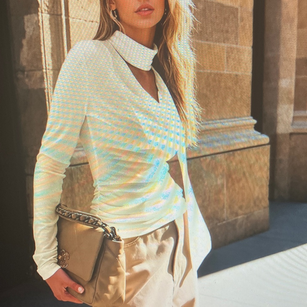 Elegant White Long Sleeve Top - Picture 2 of 3